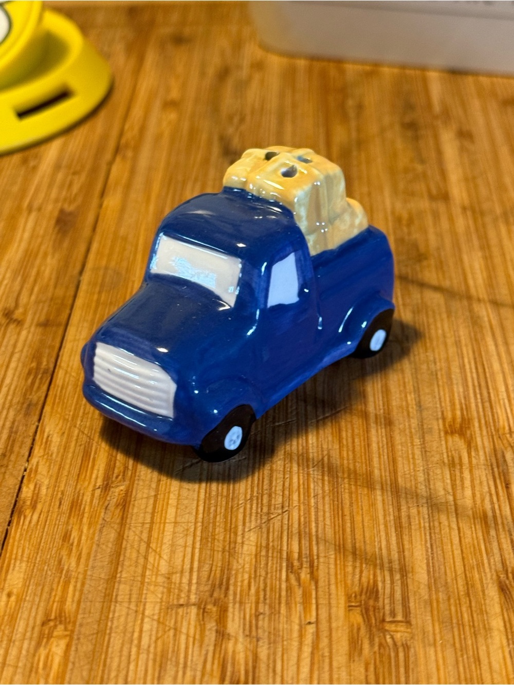 Cracker Barrel Blue Truck and Trailer Mini Salt Pepper Shakers Collectible - Picture 2 of 7